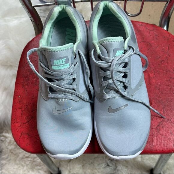 Nike Women's Gray Running Shoes - Picture 1 of 9